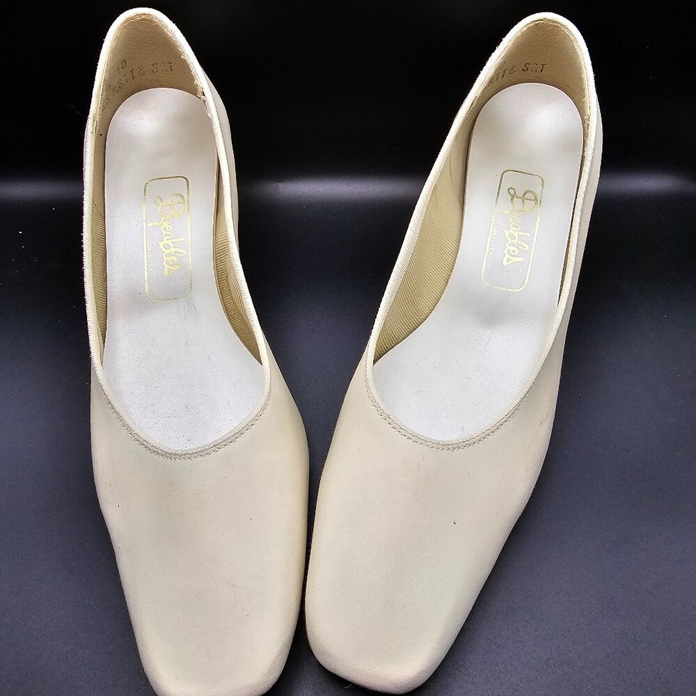 Dyeables Ivory Low-Heel Dress Shoes – Size 7 - Picture 2 of 9